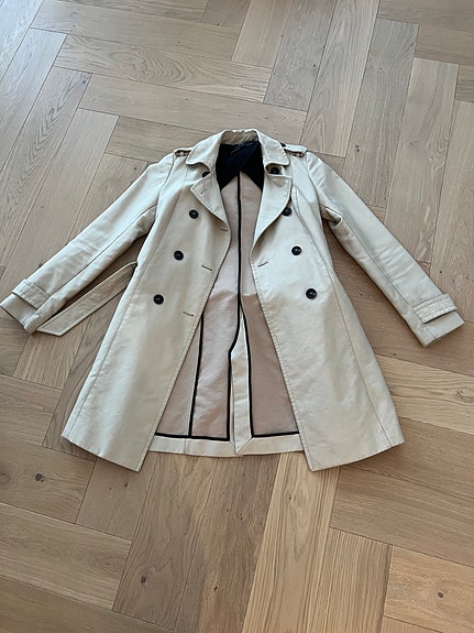Beige trenssi