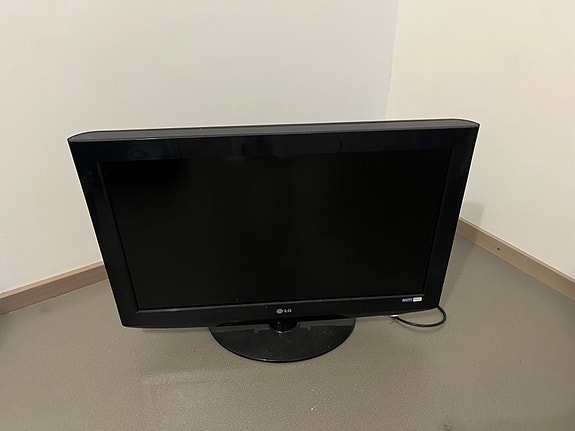 LG TV 32" musta