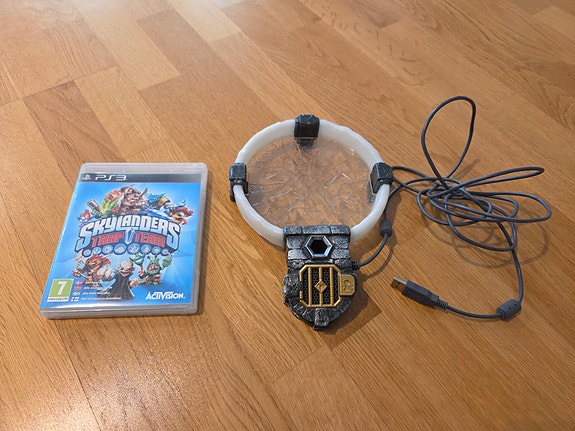 Skylanders Trap Team PS3 peli ja alusta