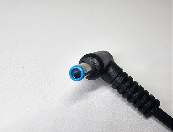 HP 65W laturi / charger / 4.5mm