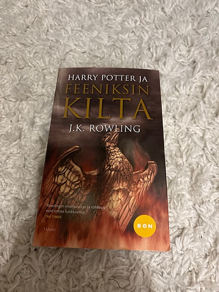 Harry Potter ja Feeniksin kilta pokkari suomeksi