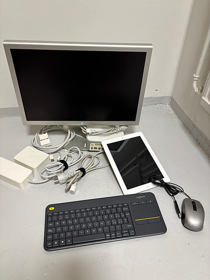 Vanha APPLE MAC Mini ja IPAD