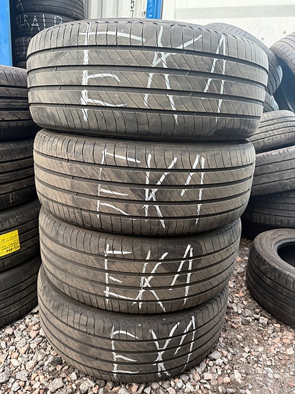 Renkaat 235/55/19 Michelin 4 kpl 5+ mm EK1