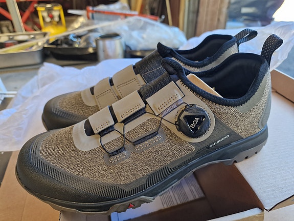 Uudet Shimano ET7W  pyöräilykengät koko 42
