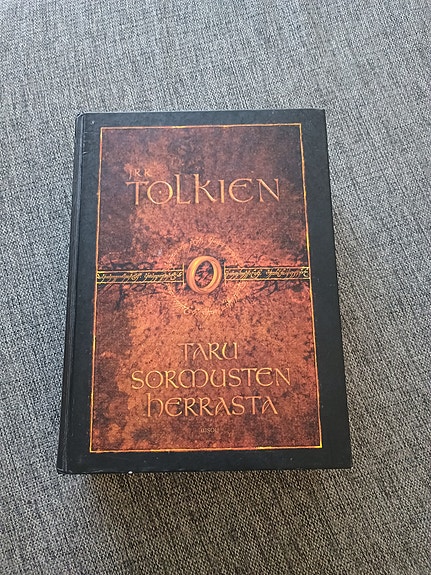 Taru Sormusten Herrasta trilogia kirja