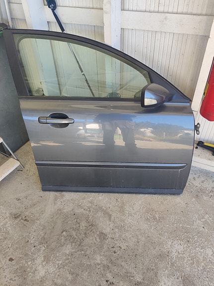 Volvo v50 etuovi oikea harmaa