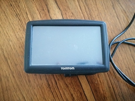 Tom Tom XXL navigaattori isolla näytöllä