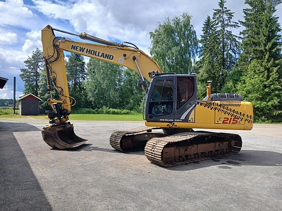 New Holland E215c kaivinkone