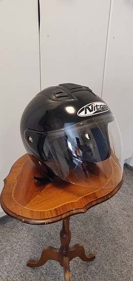 Nitro avokypärä musta