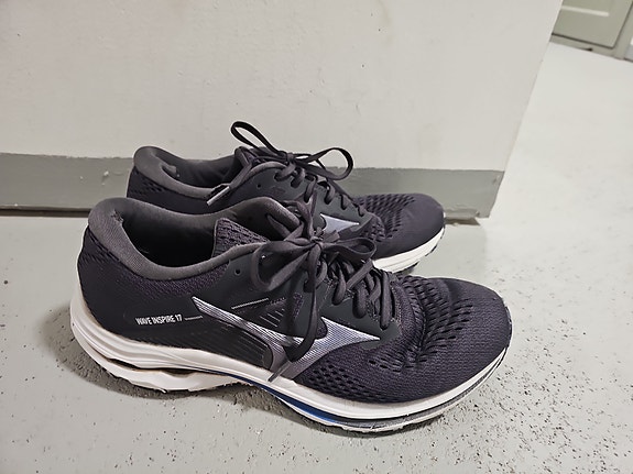 Mizuno Wave Inspire 17 juoksukengät 42,5