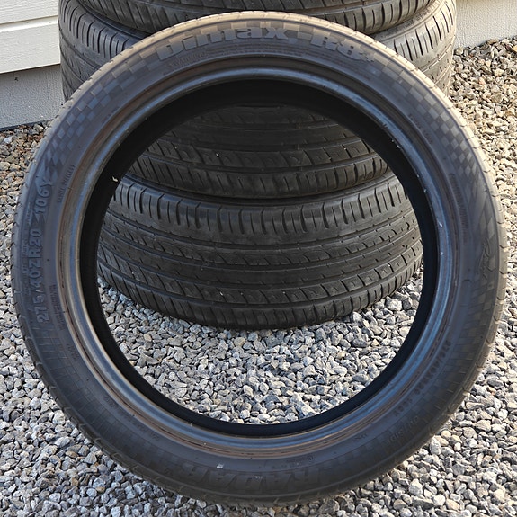 275/40/20 kesärenkaat