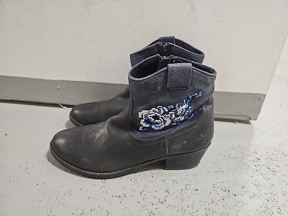 Söpöt matalat siniset bootsit koko 36
