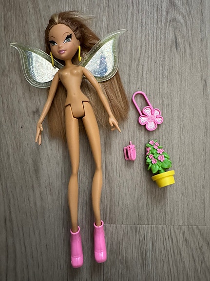 Winx Club Flora nukke