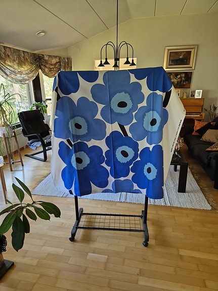 Marimekon Unikko -verho