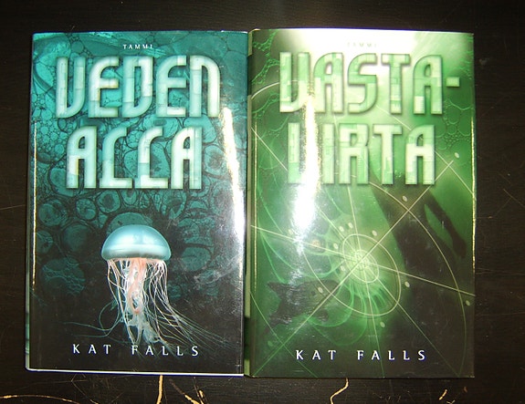 Kat Falls : Veden alla (2011) Vastavirta (2011)