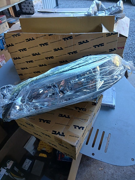 Opel Vectra B vasen uusi ajovalo 20-5750-18-2