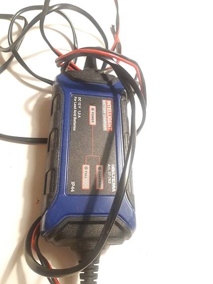 Akkulaturi 12V 1.5A