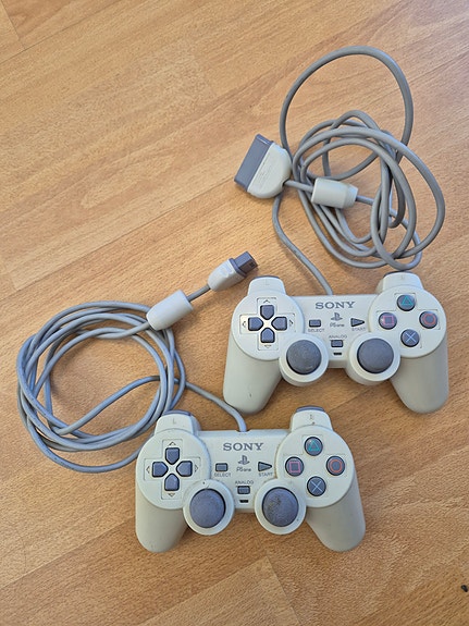 Sony Playstation 1 Dualschock ohjaimet