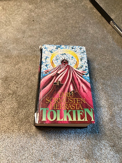 J.R.R. Tolkien Taru sormusten herrasta -kirja (suomennos)