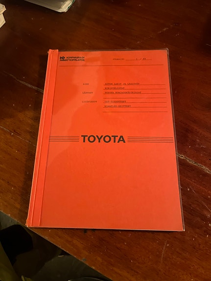 Toyota korjausopas / auton lasit ja lasityöt, koristelistat
