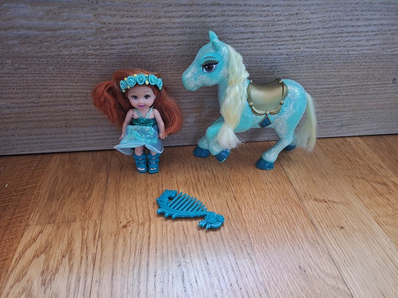 Barbie ja Timanttilinna Kelly nukkesetti