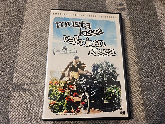 Musta kissa valkoinen kissa DVD elokuva 1998