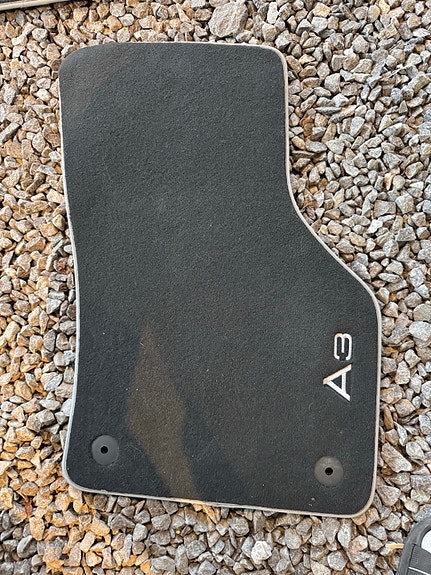 Audi A3 kangasmatot autoon