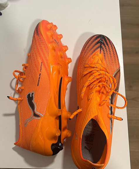 Puma jalkapallokengät koko 41 oranssi
