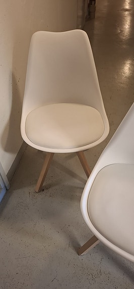 2kpl ruokapöydän tuoleja
