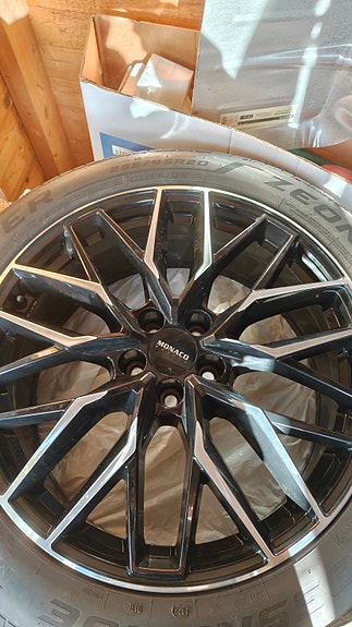 Volvolle tai Fordille 5x108 vanteet ja 255/45 r20 renkaat .
