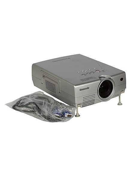 Panasonic PT-L735E projektori