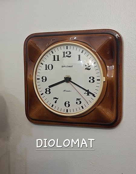 DIPLOMAT Keraaminen kello