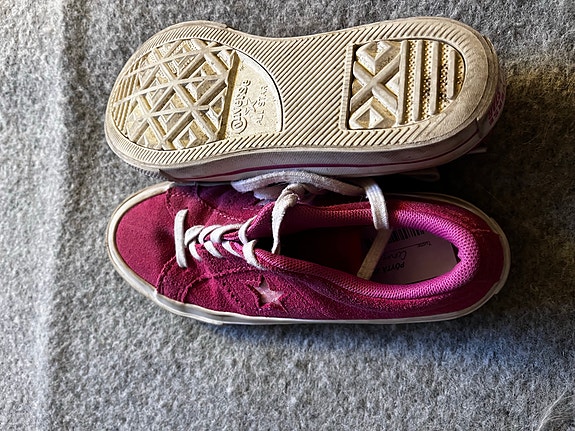 Converse tennarit koko 32 tytöille, punaiset
