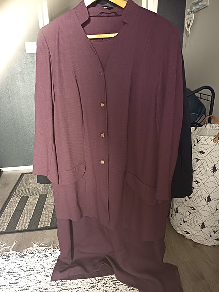 Violetti naisten jakkupuku koko 46