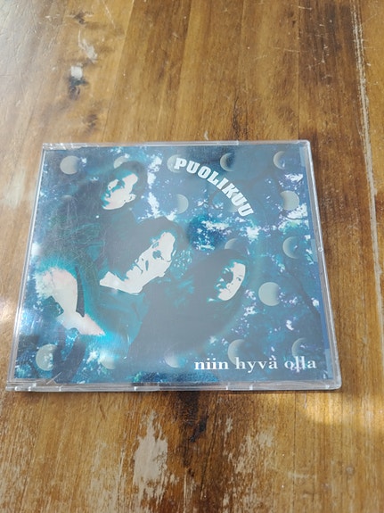 Puolikuu – Niin hyvä olla CDS-levy