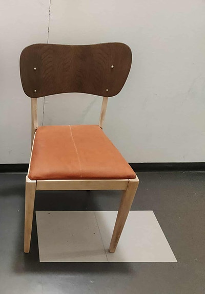 1x skandinaavista modernia tuoli / 1 x Scandinavian modern chair