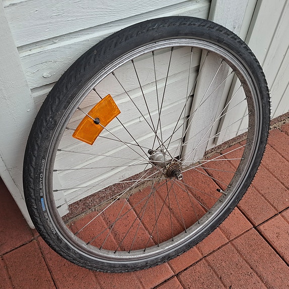 Polkupyörän etukiekko 26" rengas ja vanne