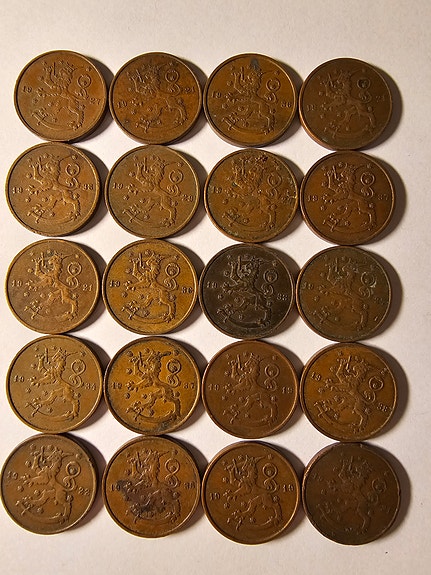 10 penniä