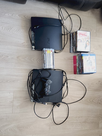 PS3 MEGA-PAKETTI: 2 konsolia (toisessa 6kk TAKUU!), ohjain, pelejä+