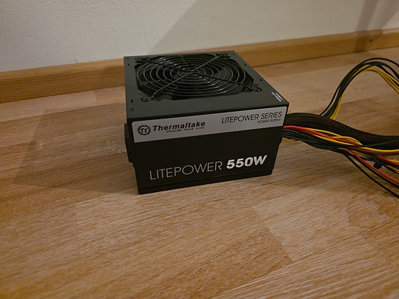 Thermaltake Litepower 550W ATX-virtalähde
