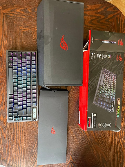 Asus ROG Azoth langaton näppäimistö (Gunmetal