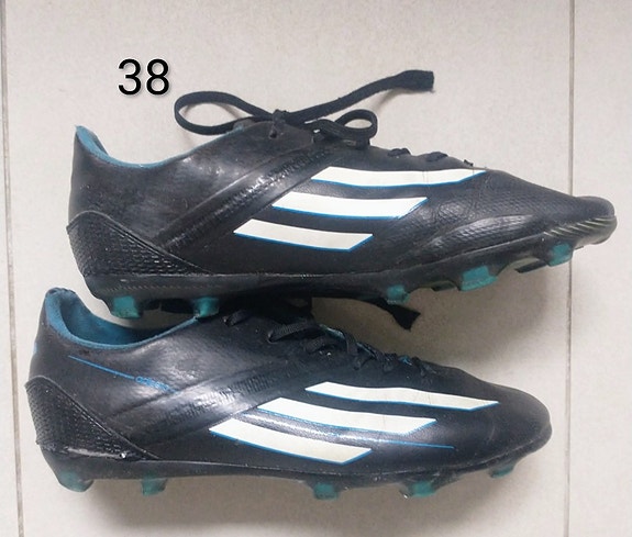 Adidas jalkapallokengät, 38, mustat