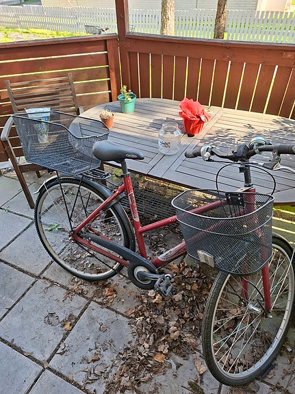 Naisten 7-vaihteinen 28" Helkama-polkupyörä