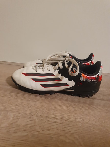 Adidas valkoiset nappikset 34