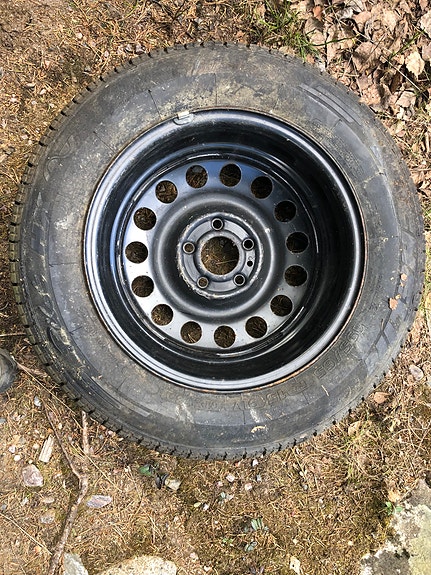 Volvon peltivanne 15 tuumaa.