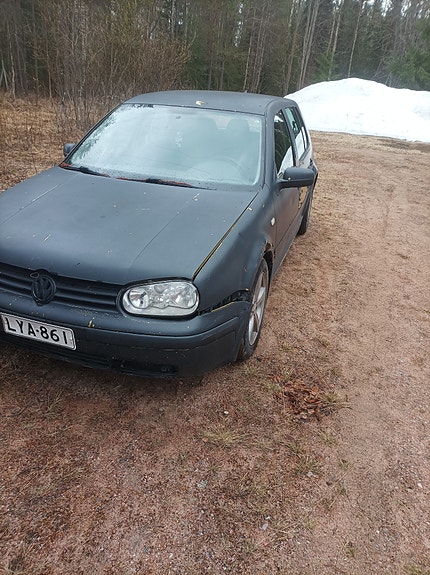 Osina kuvan mukainen VW golf 1.9tdi vm.2000