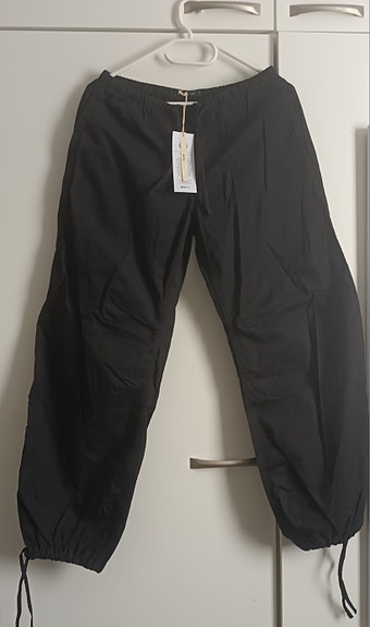 Gina tricot laskuvarjohousut
