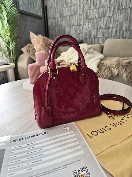 Louis Vuitton alma bb vernis