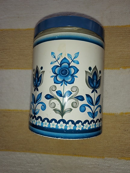 Vanha kahvipurkki