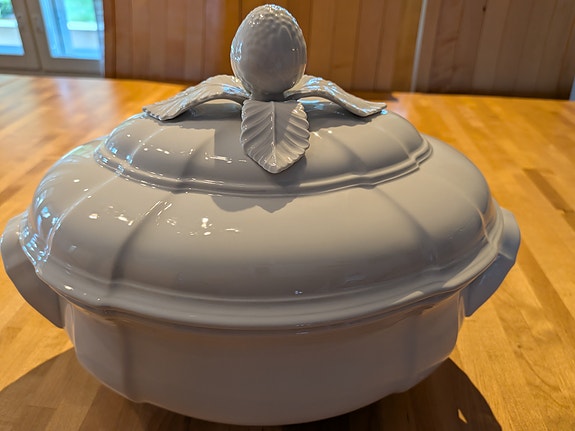 Ovaali liemikulho kannella, Villeroy&Boch Manoir